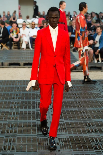 Look 30